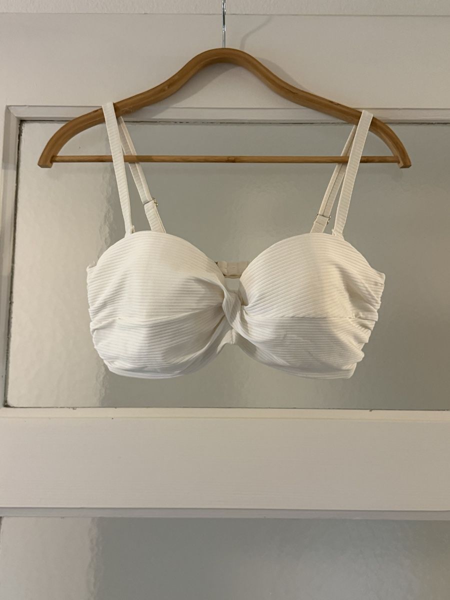 H&M Badekleider & Bikinis: H&M Bikini Oberteil Weiss Grösse 85D – Gebraucht aus Basel von zukk_