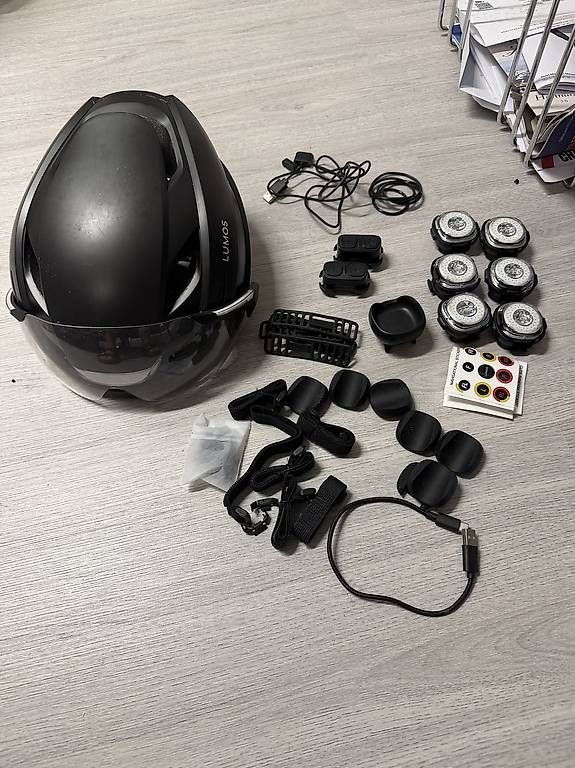 Caschi: Lumos MIPS Helm mit Zubehör – Usato da Mägenwil venduto da andreabianco