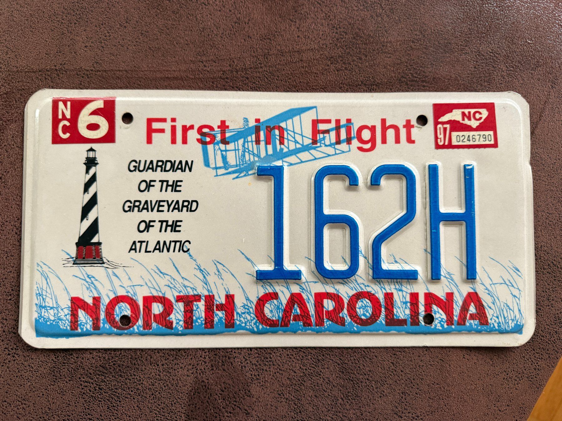 Insegne: NORTH CAROLINA GRAVEYARD LIGHTHOUSE NUMMERNSCHILD PLATE – Usato da Kaiseraugst venduto da tombstonemarshal