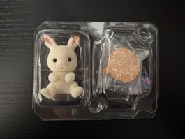Sylvanian Families: Hasen-Figur mit Hammer und Tisch