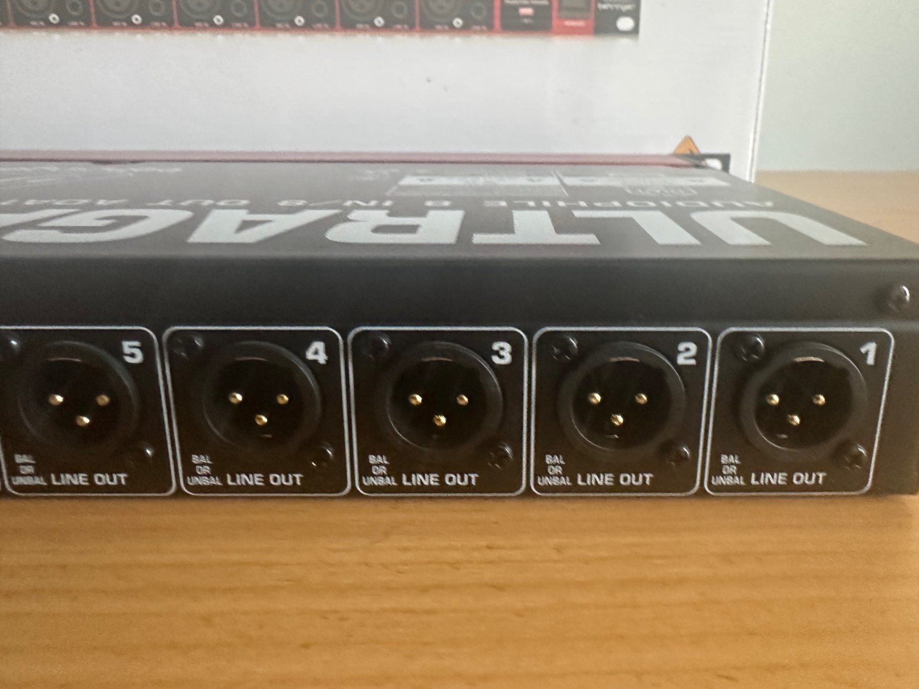 Behringer Convertitori: Behringer ADA8200 Midas Preamp Interface – Usato da Bischofszell venduto da Limetree 6