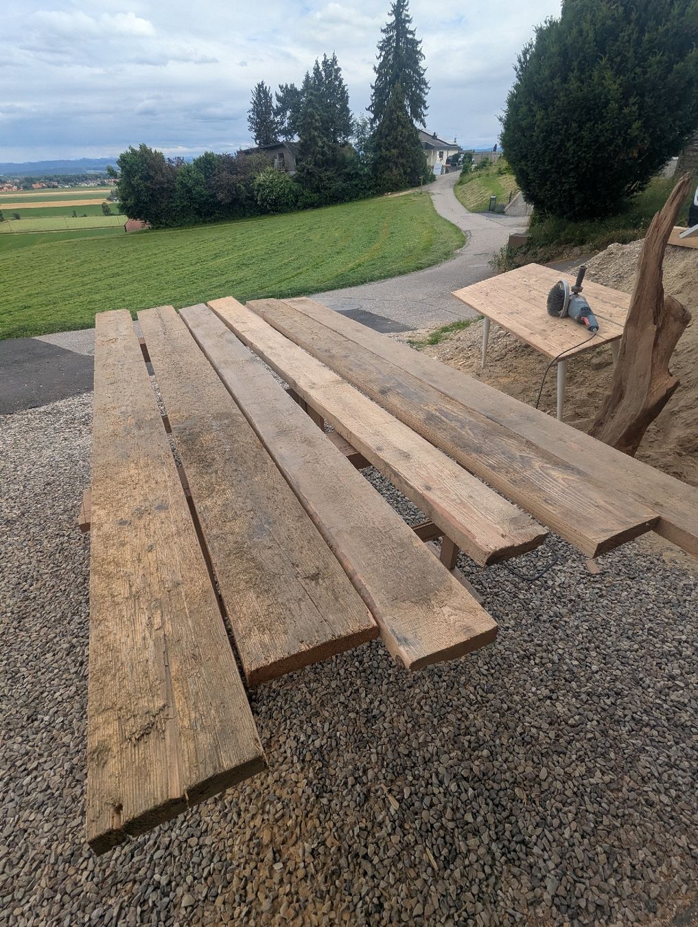 Articoli in legno: Altholz Bretter – Usato da Lyss venduto da Philipp.Leibundgut