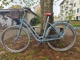 Citybike Damenvelo hellblau mit Korb
