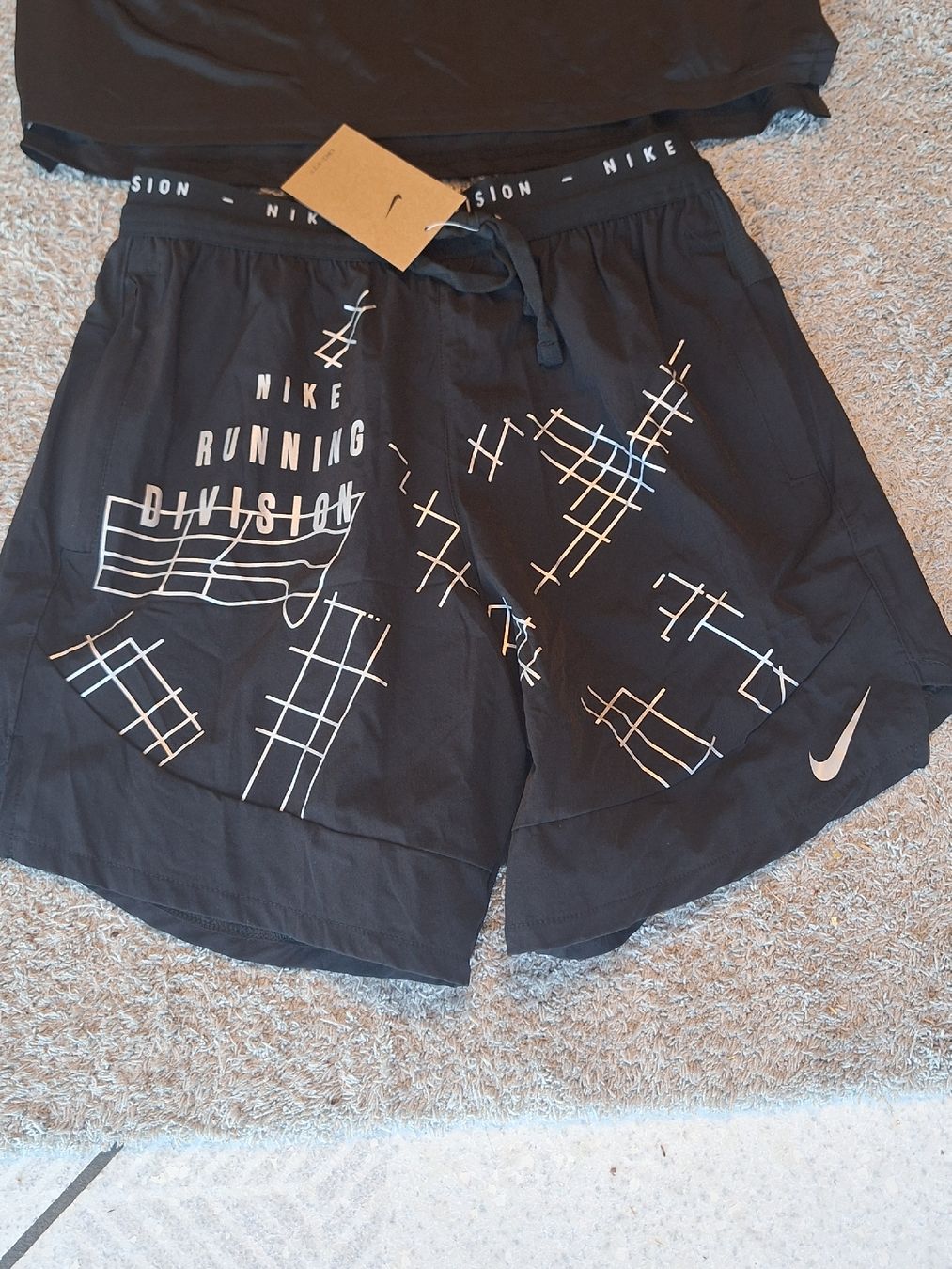 Nike Lots de vêtements: Ensemble nike running division – Neuf avec emballage d'origine à Corcelles NE par joh_9vj9 3
