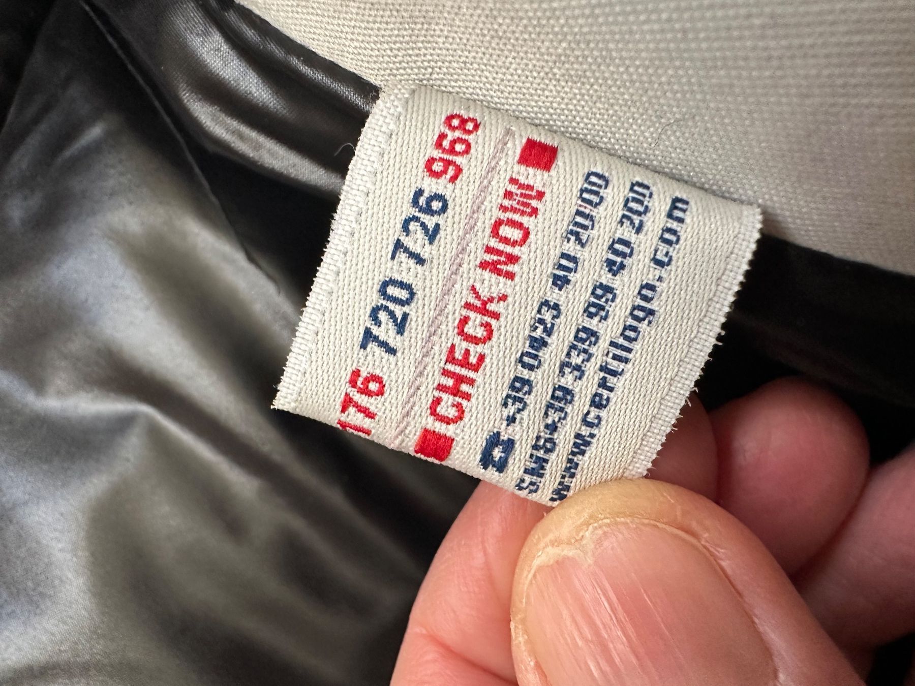 Moncler Mäntel: MONCLER CAPPOTTO PIUMINO – Gebraucht aus Pregassona von Reluxuryspace 6