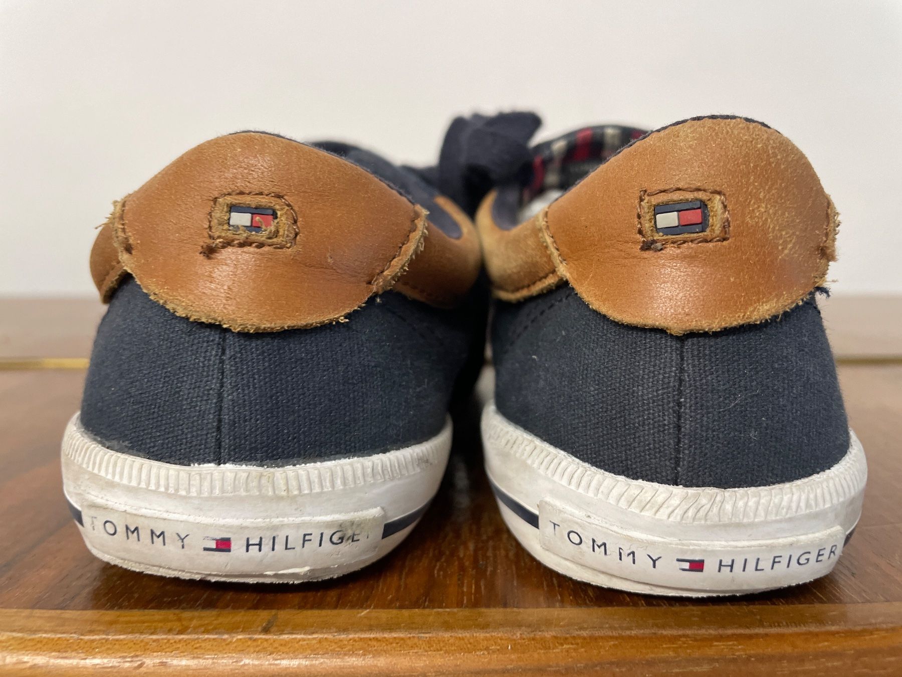 Tommy Hilfiger Scarpe per ragazzi: TOMMY HILFIGER Sneaker Gr. 31 – Usato da Frasnacht venduto da GracyStore 1