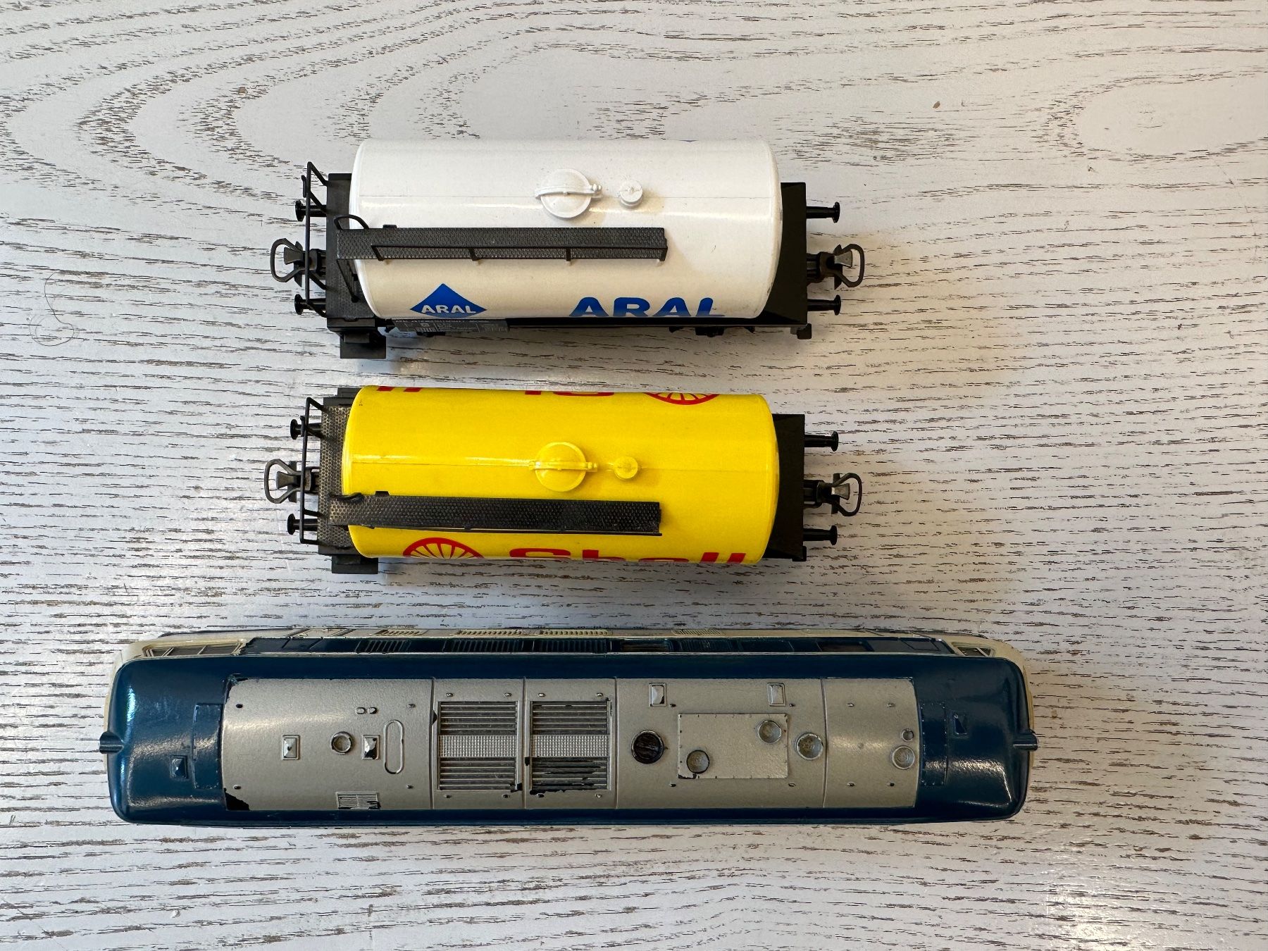 Märklin Modelleisenbahnen: Märklin 3074 DB BR 216 Tankzug – Gebraucht aus Lupsingen von New-Haven 3