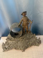Antikes Uhrgehäuse mit Jägerfigur um 1900 Metallguss