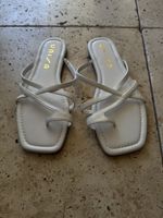 Weisse UNISA Sandalen, Grösse 37 - Sommer-Feeling!
