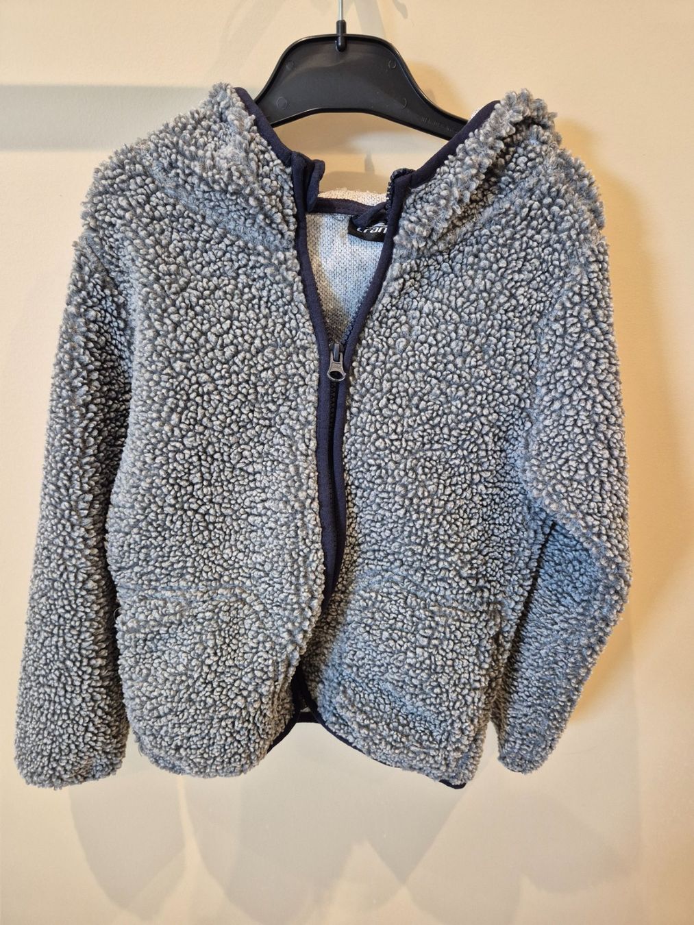 Vestes & Manteaux: flauschige Jacke grau, Gr. 128 – D'occasion à Dietikon par grafad