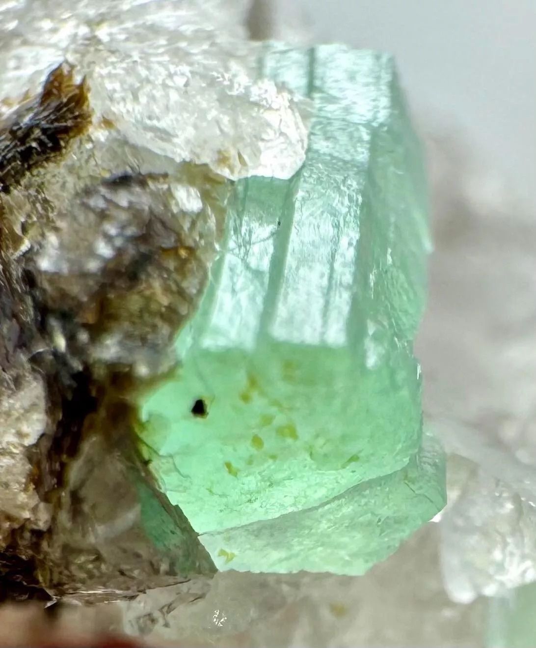 Minerali & Pietre curative: Gemmy Emerald ,Chitral District, Pakistan – Usato da Figino venduto da panshop 5