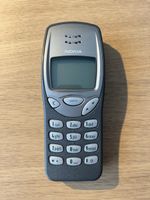 Nokia 3210 mobile phone - defekt