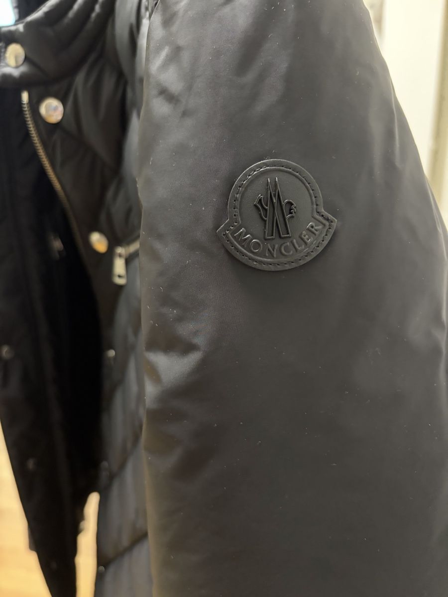 Moncler Giacche: Moncler Vulpie short down jacket  Size 3  Color : black – Nuovo e nell'imballaggio originale da Zermatt venduto da add_c7sr 1