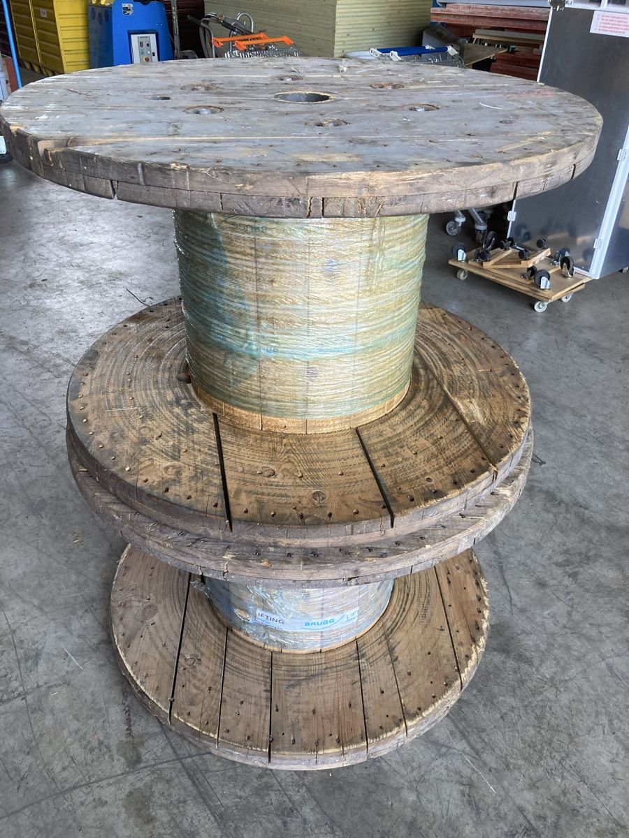 Tutte le macchine: Bobine aus Holz  – Usato da Uerkheim venduto da Dealer-4813