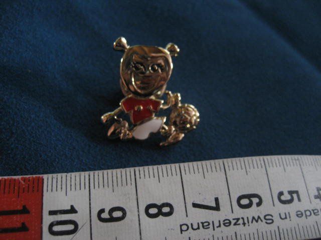 Placchette & Badge: Pin's doré foot Pierre Lang, neuf – Nuovo e nell'imballaggio originale da Delémont venduto da marryb 2