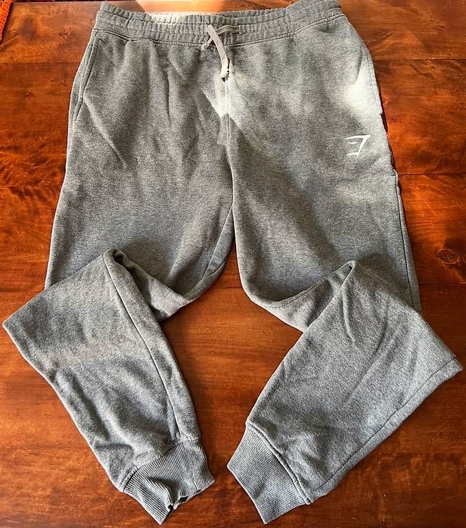 Pantaloni: Joggers GymShark  – Usato da Arogno venduto da mat_r8nt