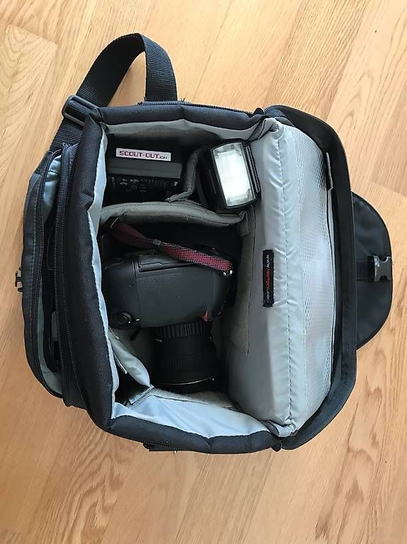Fotocamera: Nikon D2x DSLR mit Weitwinkel Objektiv und Blitz – Usato da Sargans venduto da TrickyHikr 3