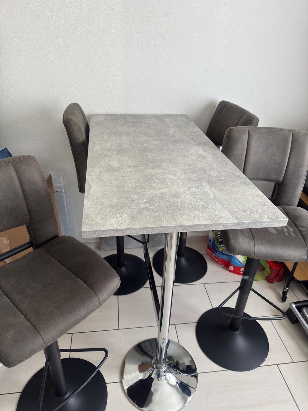 Conforama Set di tavolo e panche: Modernes Barset mit 4 Barhockern – Usato da Wila venduto da dom_8wcr 1