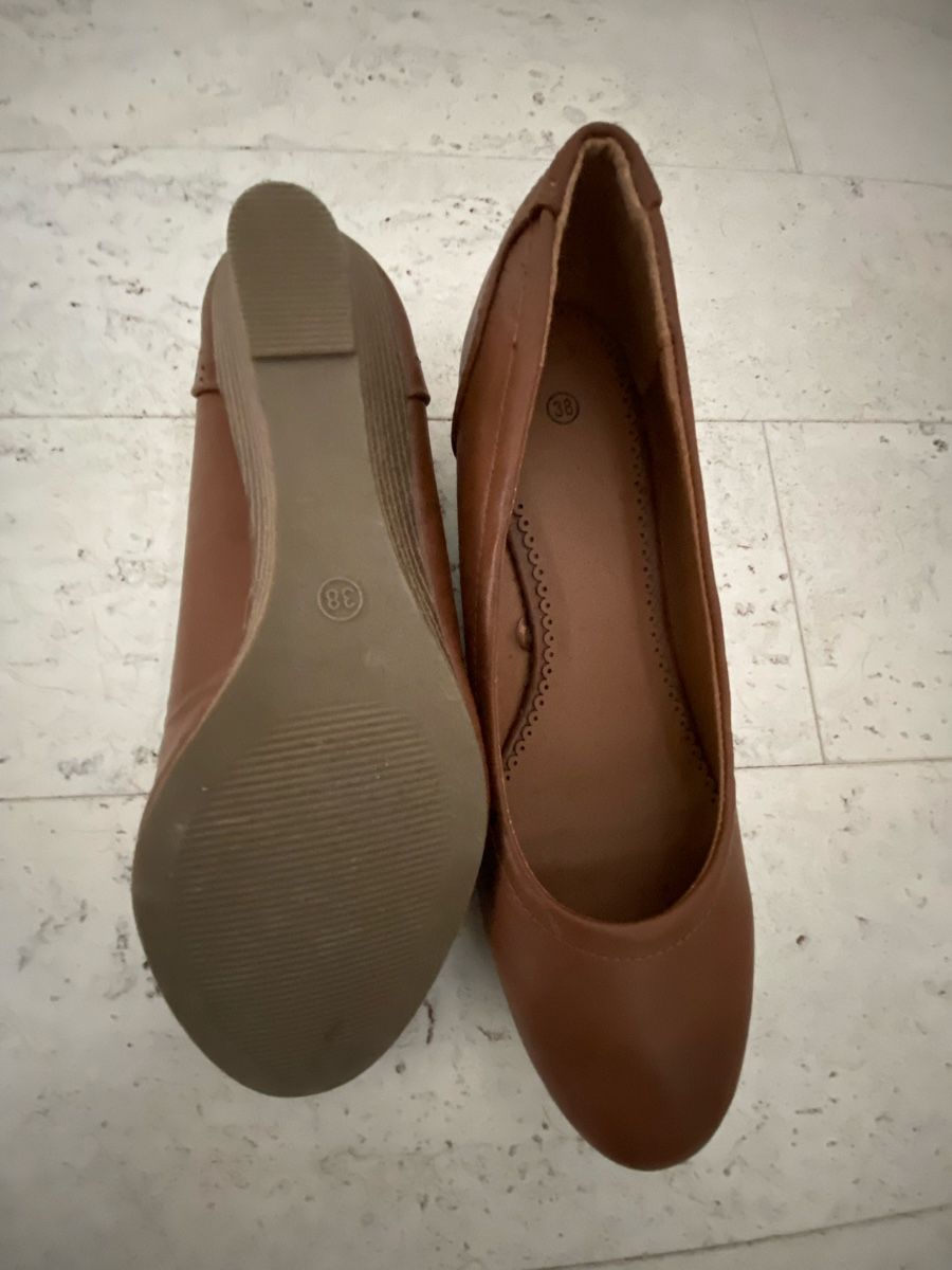 Scarpe da donna: Braune Keilschuhe Gr. 38, neuwertig – Nuovo (secondo la descrizione) da Bellach venduto da Legdance 1