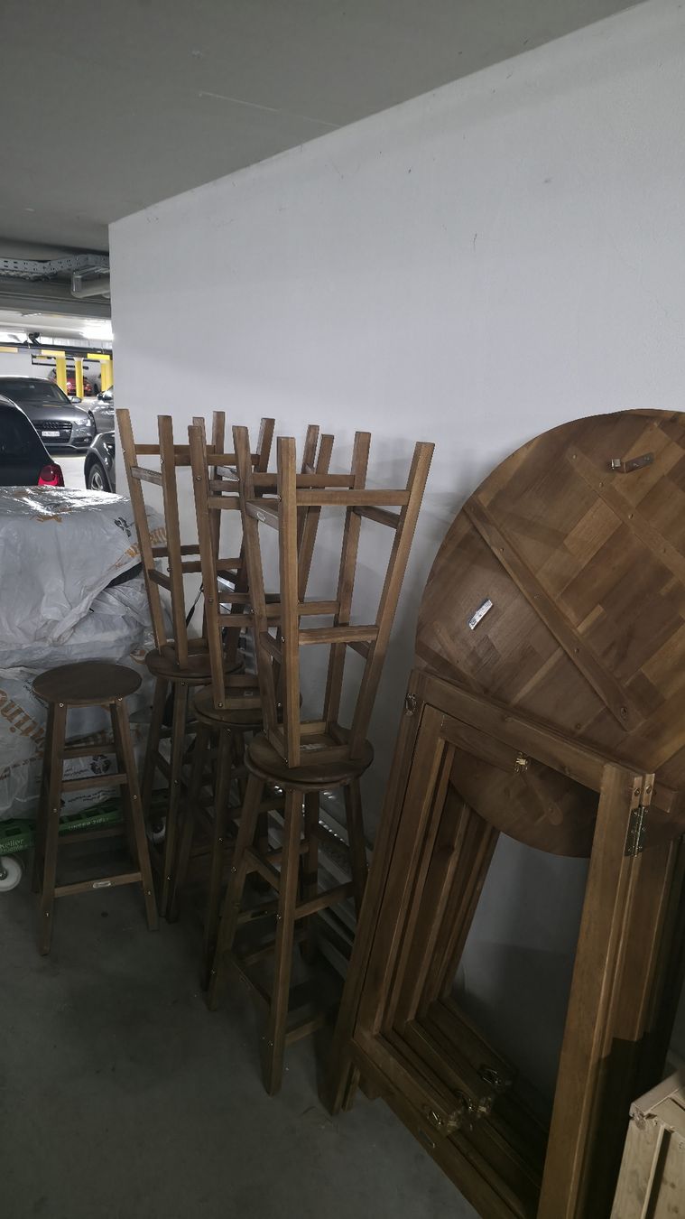 Set di tavolo e panche: Holztische mit Stühlen – Usato da Dietikon venduto da sko_v58f 2