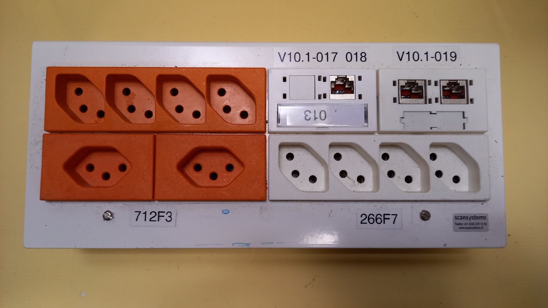 Stecker: Industrielle Steckdosen-/Anschlussleiste – Gebraucht aus St. Gallen von Bir_Rer 1