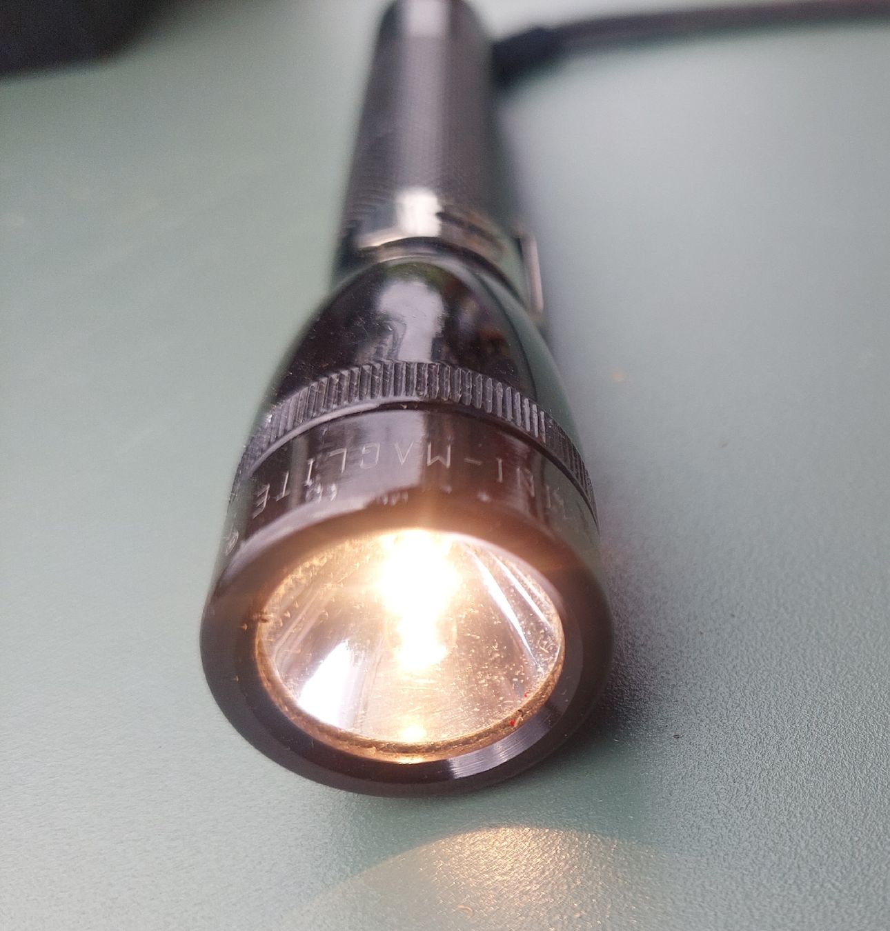 Lampade: Mini Maglight USA, 15cm lang – Usato da Zürich venduto da Cortin 2