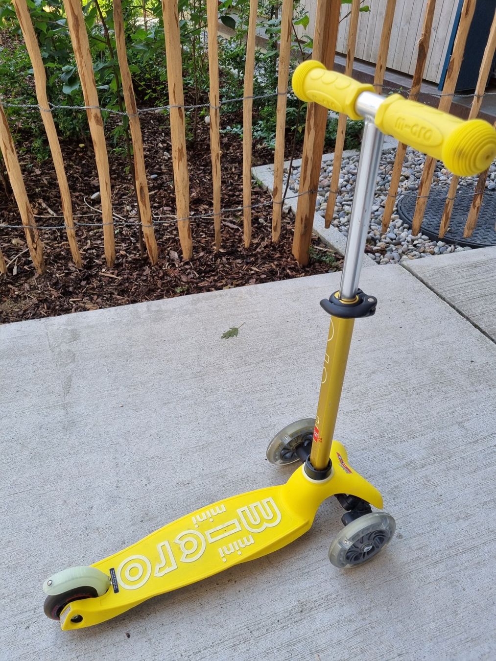 Micro Kickboard: Mini Micro gelb, LED Räder – Usato da Zürich venduto da zimmi_o 2
