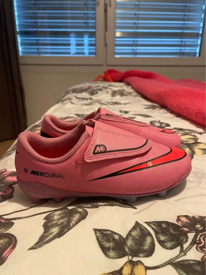Nike Scarpe per ragazzi: Fussballschuhe Kinder – Nuovo (secondo la descrizione) da Zürich venduto da Antonitsa