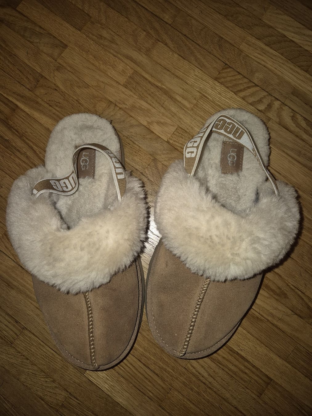 Ugg Damenschuhe: Chaussons UGG camel T.36  – Gebraucht aus Puplinge von melodiieee 1