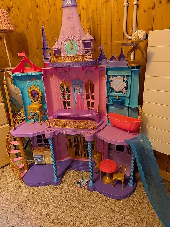 Case e mobili per bambole: Barbie Schloss – Usato da Köniz venduto da lauralinda2024 3