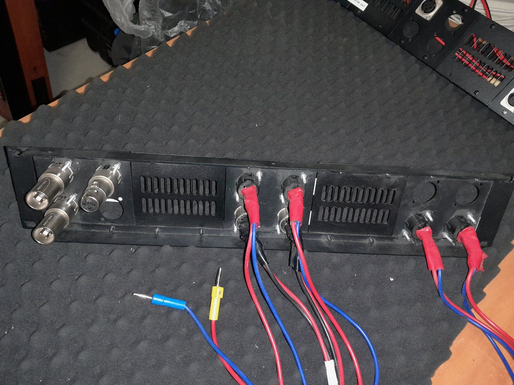 Supporti a parete: 19" Rack 2HE Professionelles Patchpanel für Studio/Live – Usato da Steffisburg venduto da FutureOne 6