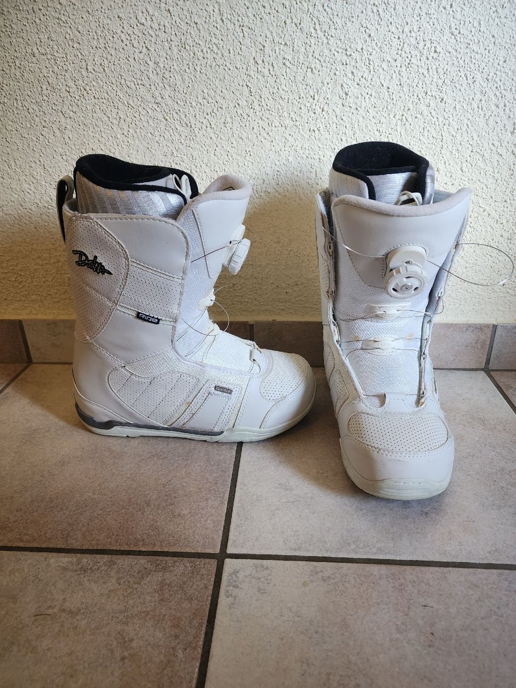 Scarpe da donna: Snowboardboot DONNA Damen Weiss Grösse 40  – Usato da Berneck venduto da erato6