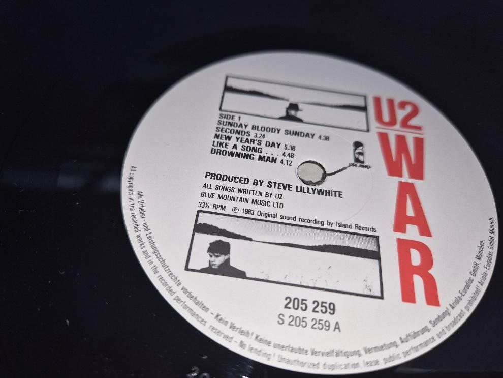 Vinyles: Schallplatte  LP  Vinyl U2 "War" – D'occasion à Dielsdorf par SHOES_BY_SYLVI 2