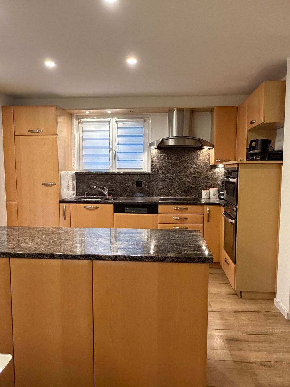 V-Zug Cucine complete: Top Einbauküche mit Geräten, Buche hell, super Zustand! – Usato da Schlieren venduto da gen_96ns 4