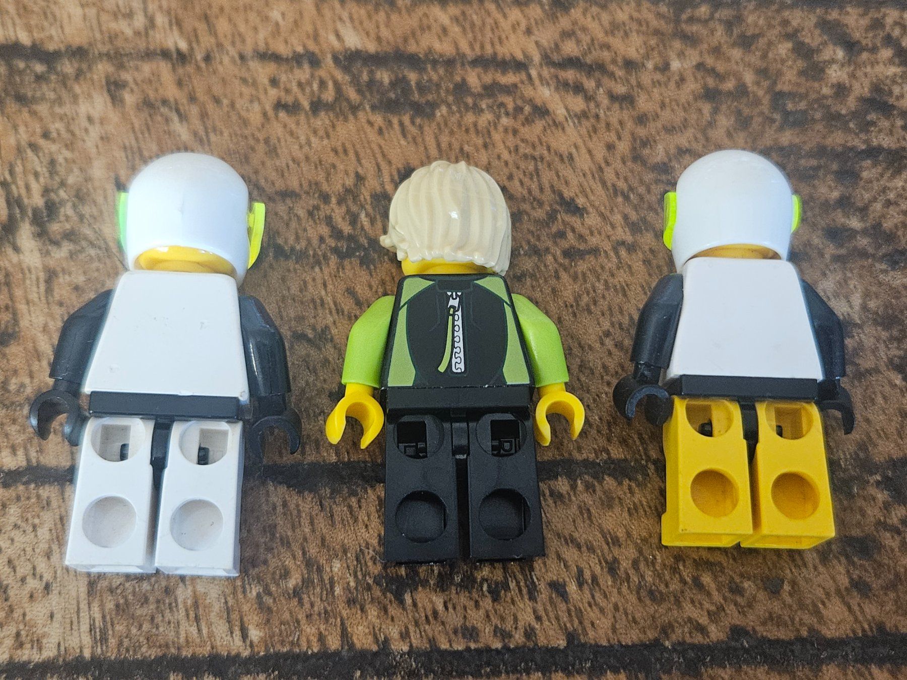 Lego Kit di costruzioni: lego lot de 3 figurines – Usato da Confignon venduto da Ecrofigs 1