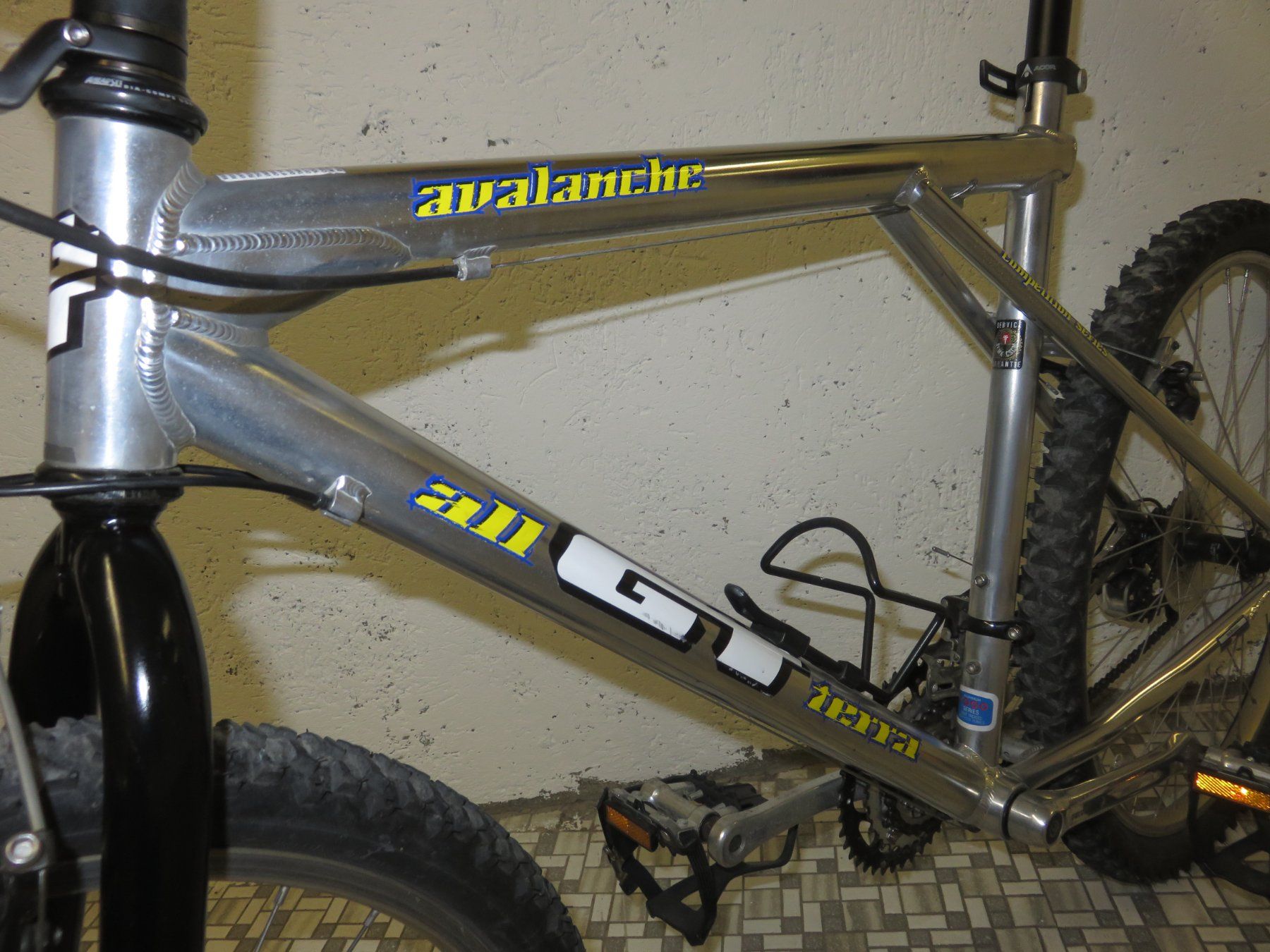 GT Velos: GT Avalanche MTB Retro Kult – Gebraucht aus Ammerswil AG von  9