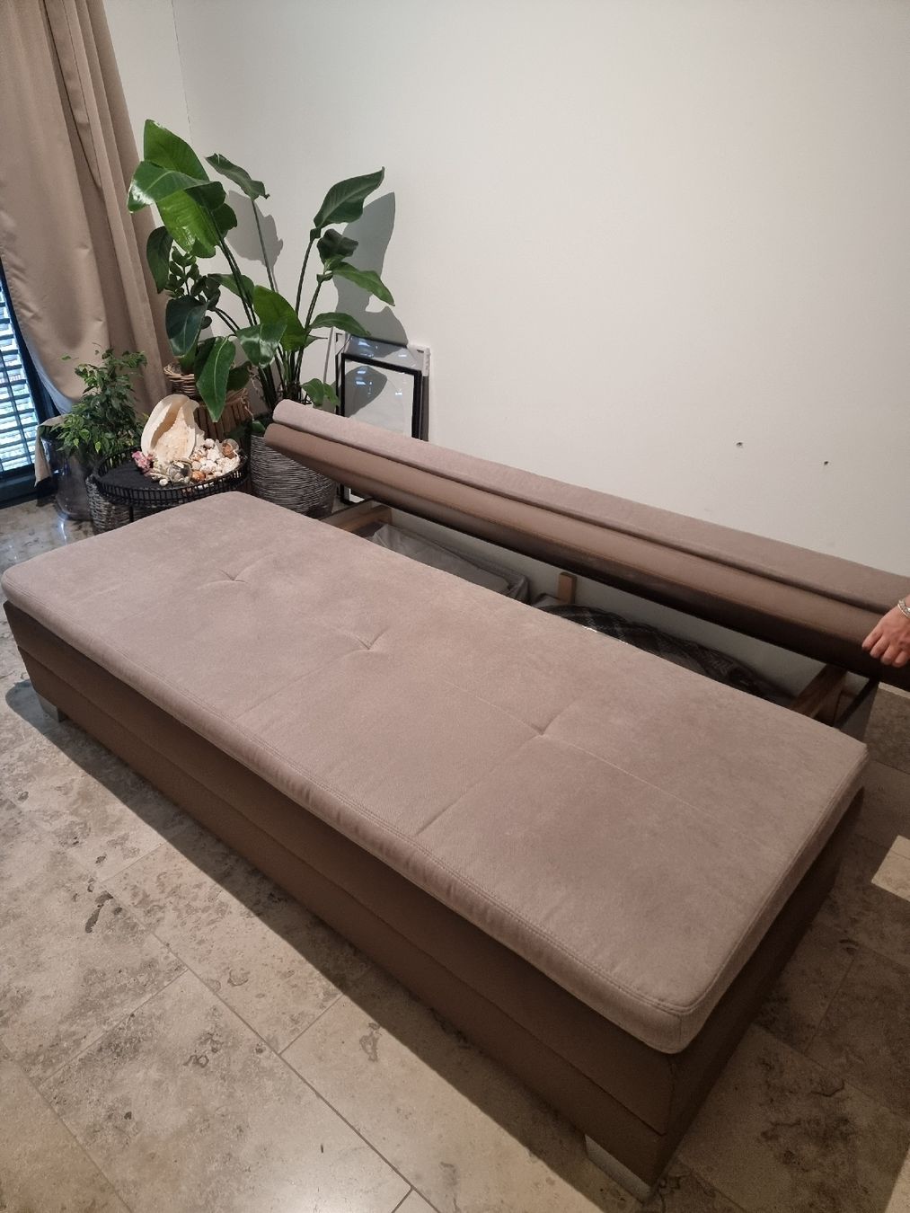 Sofas: Top Zustand: Bettsofa / Schlafsofa mit Bettkasten - Beige – Neu (gemäss Beschreibung) aus Zürich von auctionhero 1