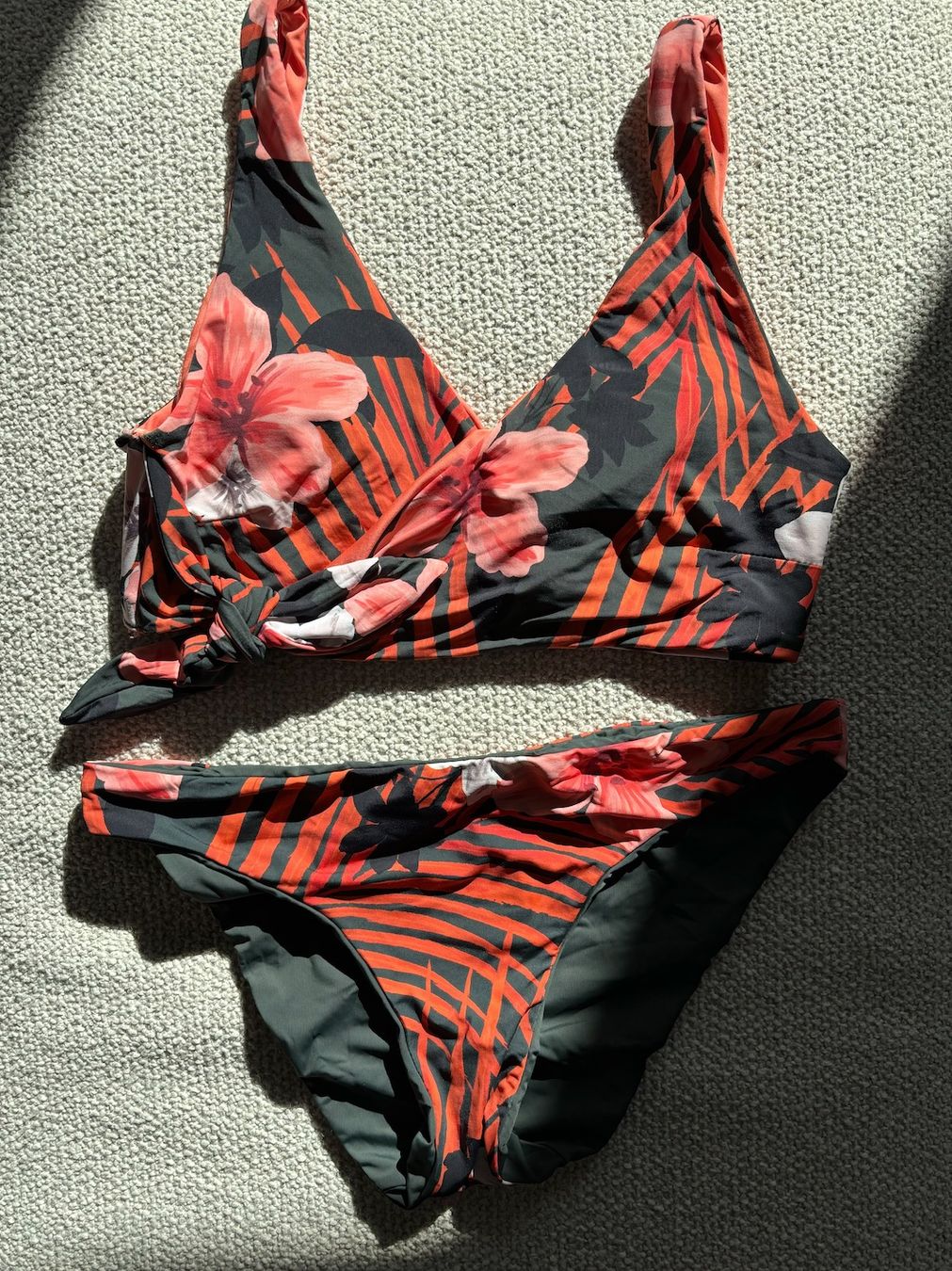 Badekleider & Bikinis: Bikini mit wendbarer Bikinihose – Gebraucht aus Zürich von jas_5mwh