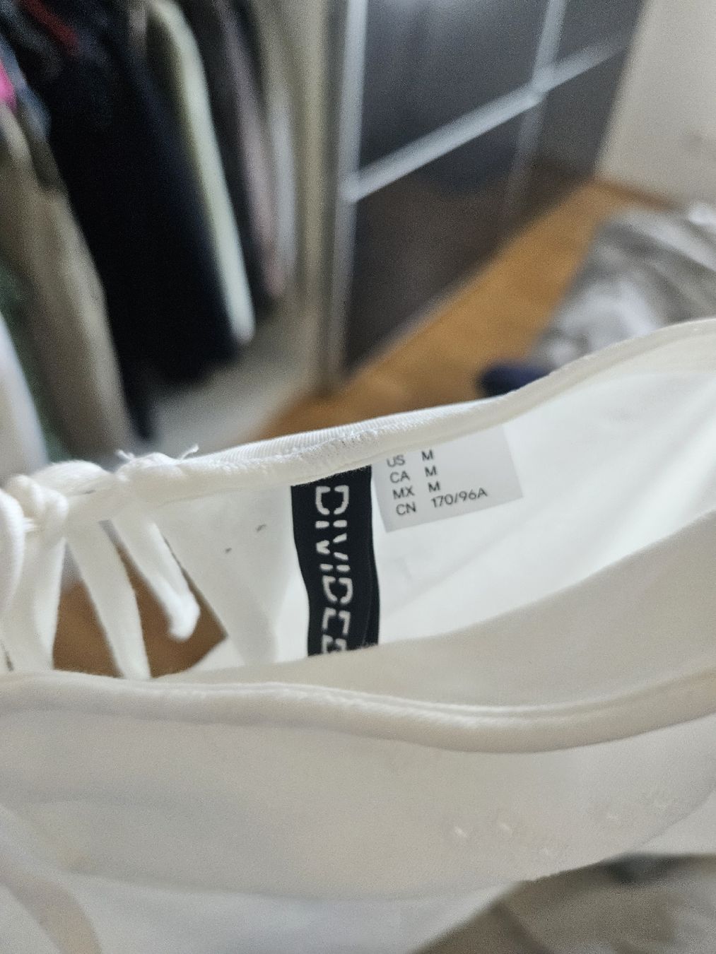 H&M Tops: H&M Top weiss – Neuf (Voir description) à Wil SG par an_ka 2