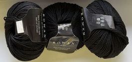 400 g schwarzes Strickgarn bestehend aus 30% Merinowolle und