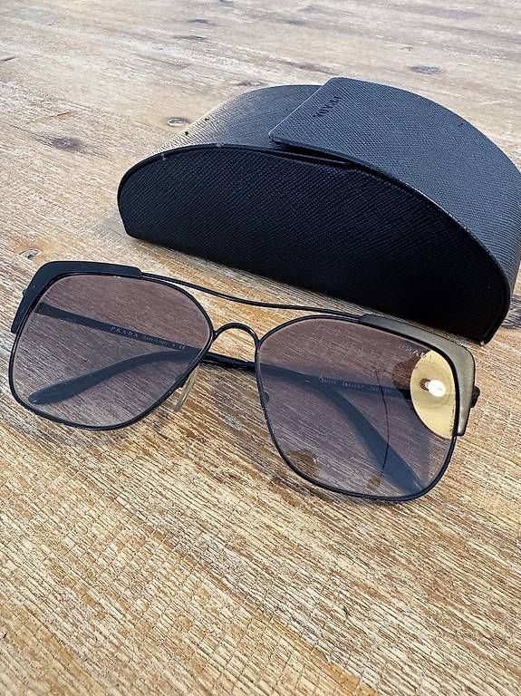 Prada Brillen & Gläser: Prada Sonnenbrille – Gebraucht aus Zürich von anjamug