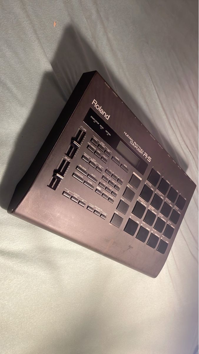 Strumenti musicali: Roland R-5 Rhythm Composer used condition – Usato da Giffers venduto da RICARDOS02