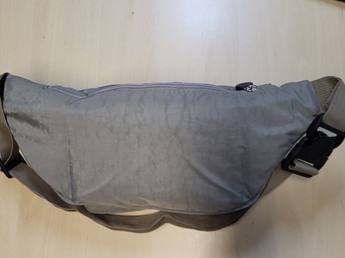 Borse: Grosse beige Bauchtasche mit 4 Fächern Neu – Nuovo e nell'imballaggio originale da Figino venduto da mayam63 2