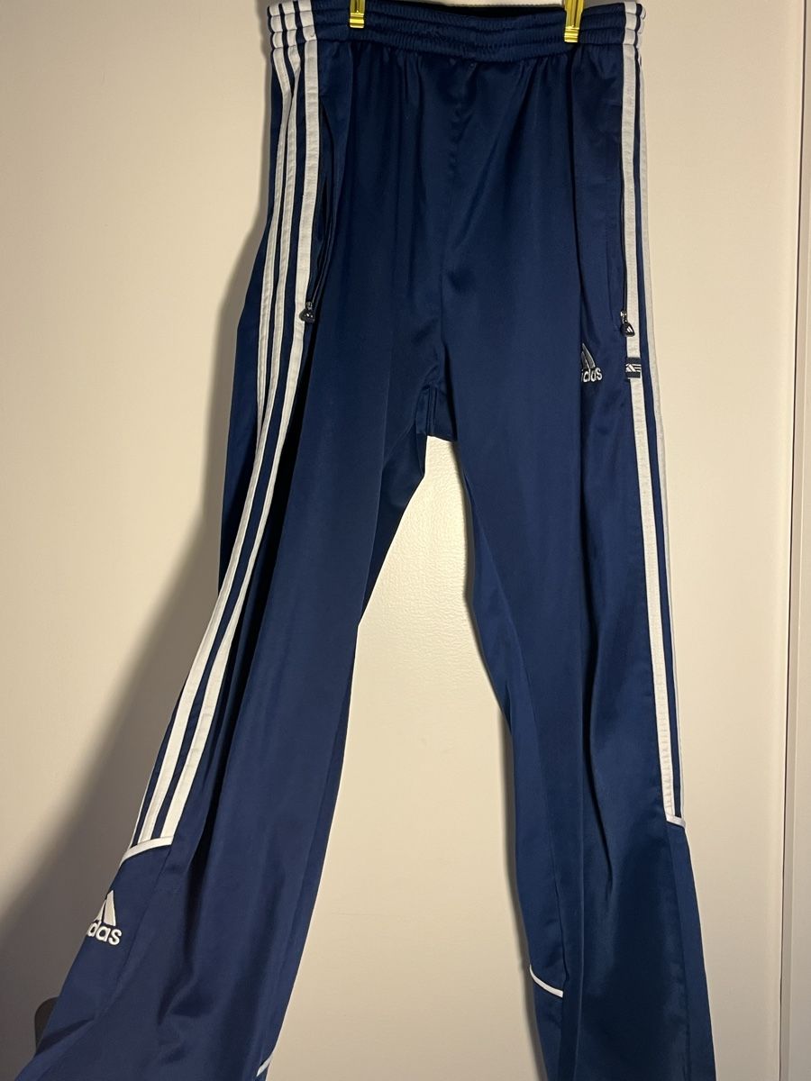 Adidas Hosen: Adidas Trainerhose  – Gebraucht aus Bern von hel_7x9p