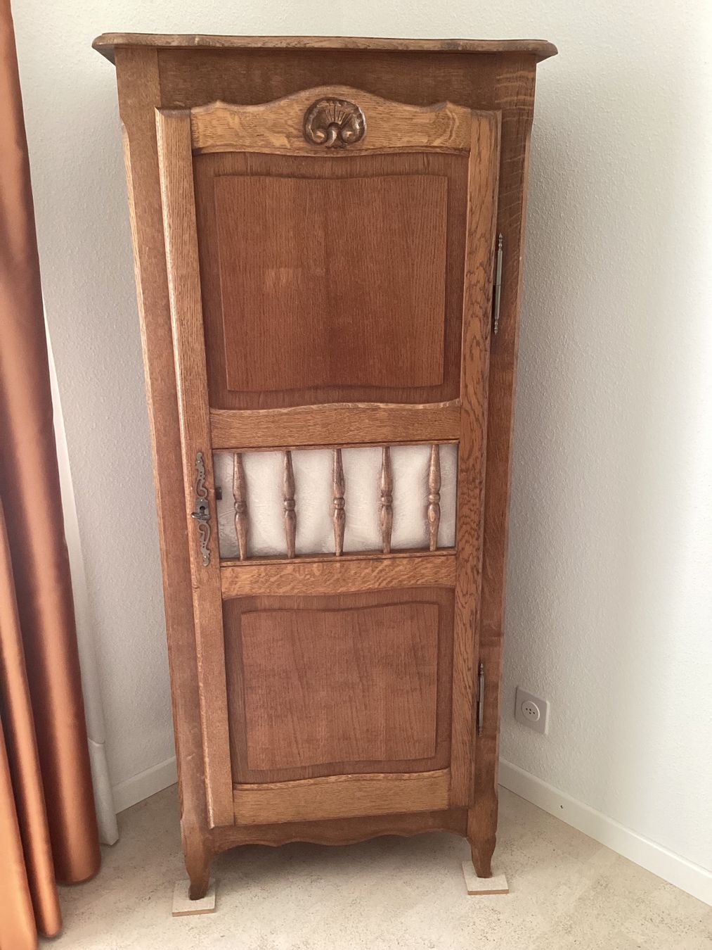Armoires: Antiker Schrank – D'occasion à Goldau par dgh_bwh7