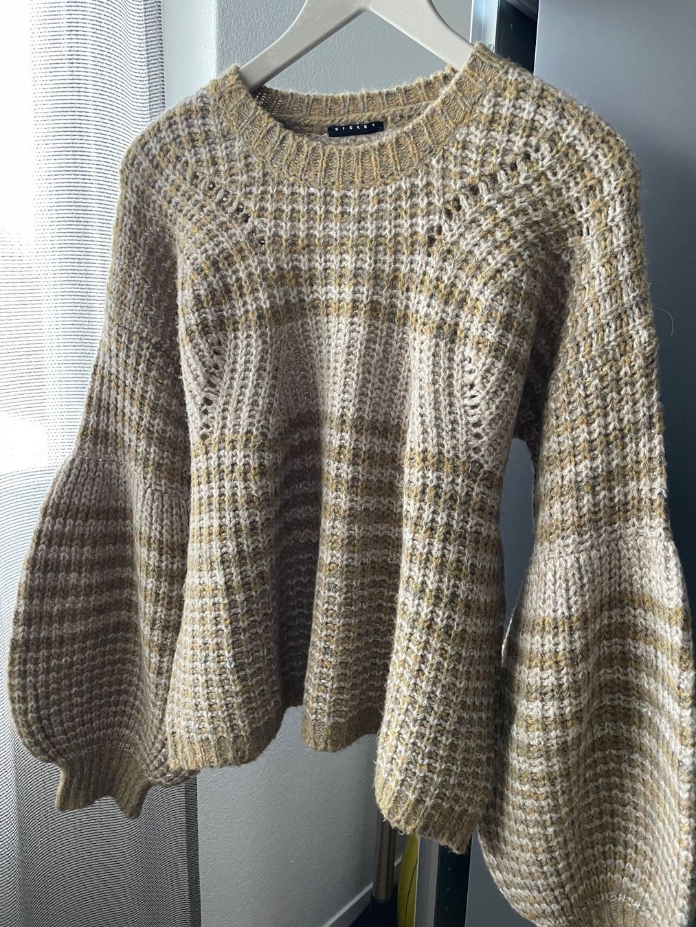 Sisley Pulls & Sweat-shirts: Sisley - Pullover mit speziellem Muster und Statement-Ärmeln – Neuf (Voir description) à Trüllikon par Megan