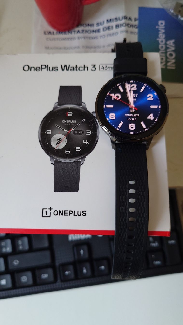 OnePlus Smartwatch: OnePlus Watch 3 43mm smartwatch black almost new condition – Usato da Oberengstringen venduto da aph_2lpj