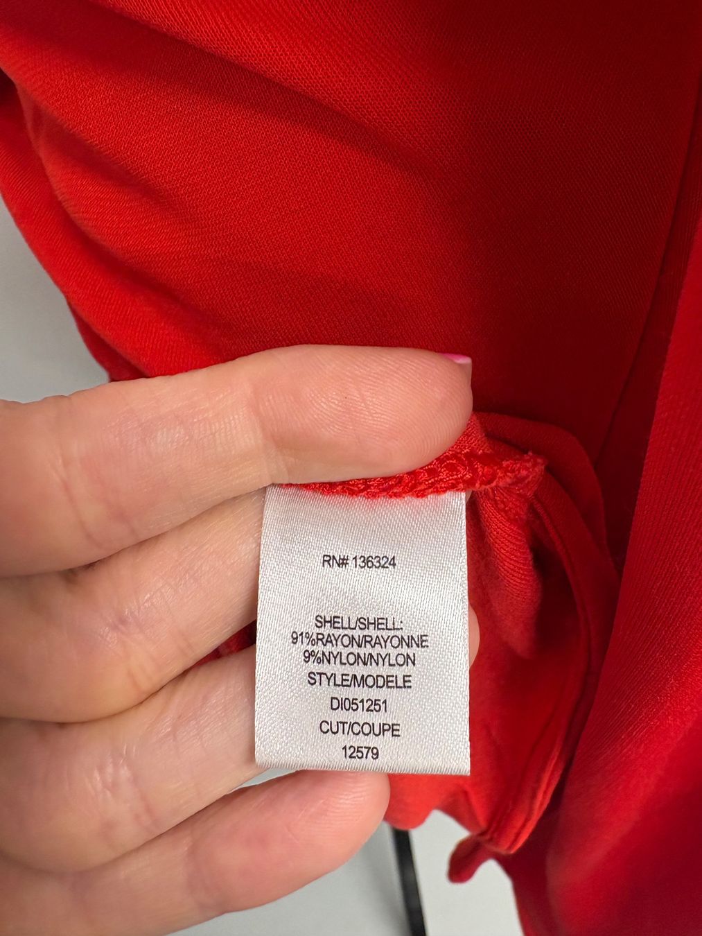 Vestiti: Halston Heritage Rotes Kleid mit Wickeloptik Gr. 34 – Nuovo (secondo la descrizione) da Regensdorf venduto da secondchancefashion 4