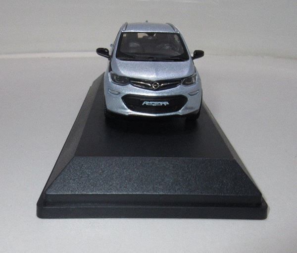 Opel Modellini d'auto: Opel Ampera e B seit 2017 silber met. / schwarz   1:43 – Nuovo e nell'imballaggio originale da Gerlafingen venduto da espero88 6