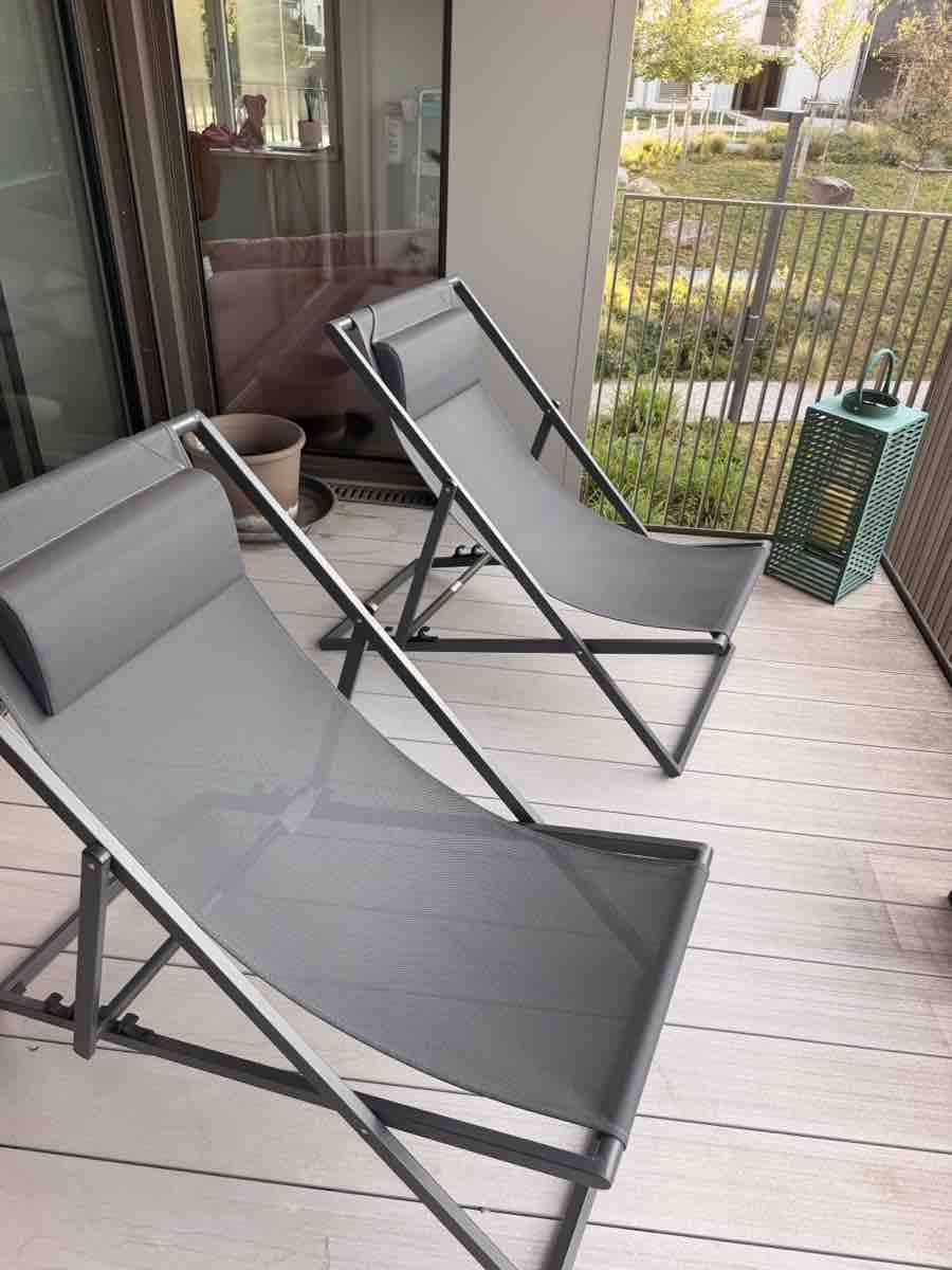 Sedie: Two foldable deck chairs grey metal frame like new – Usato da Zürich venduto da gab_2gvg